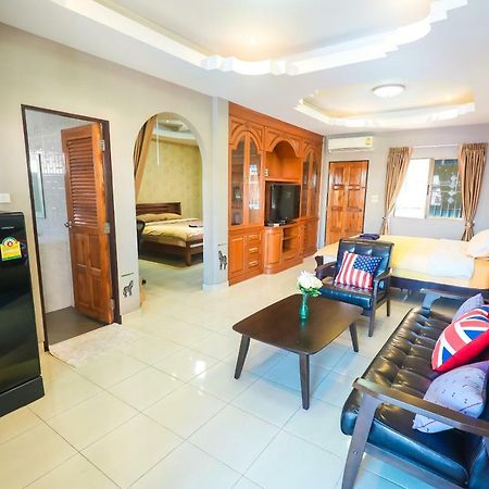Marin House Pattaya Apartment Bagian luar foto