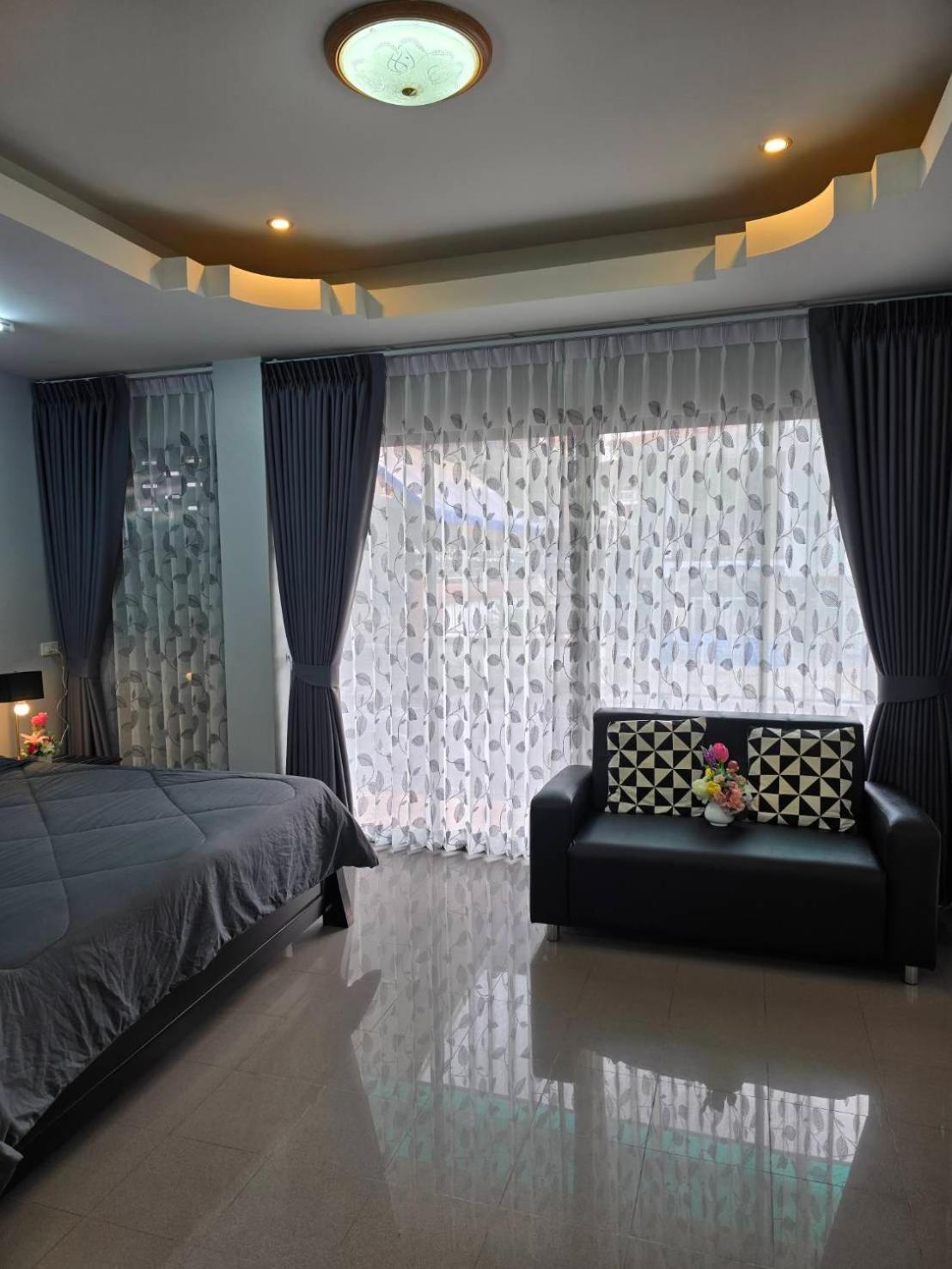 Marin House Pattaya Apartment Bagian luar foto