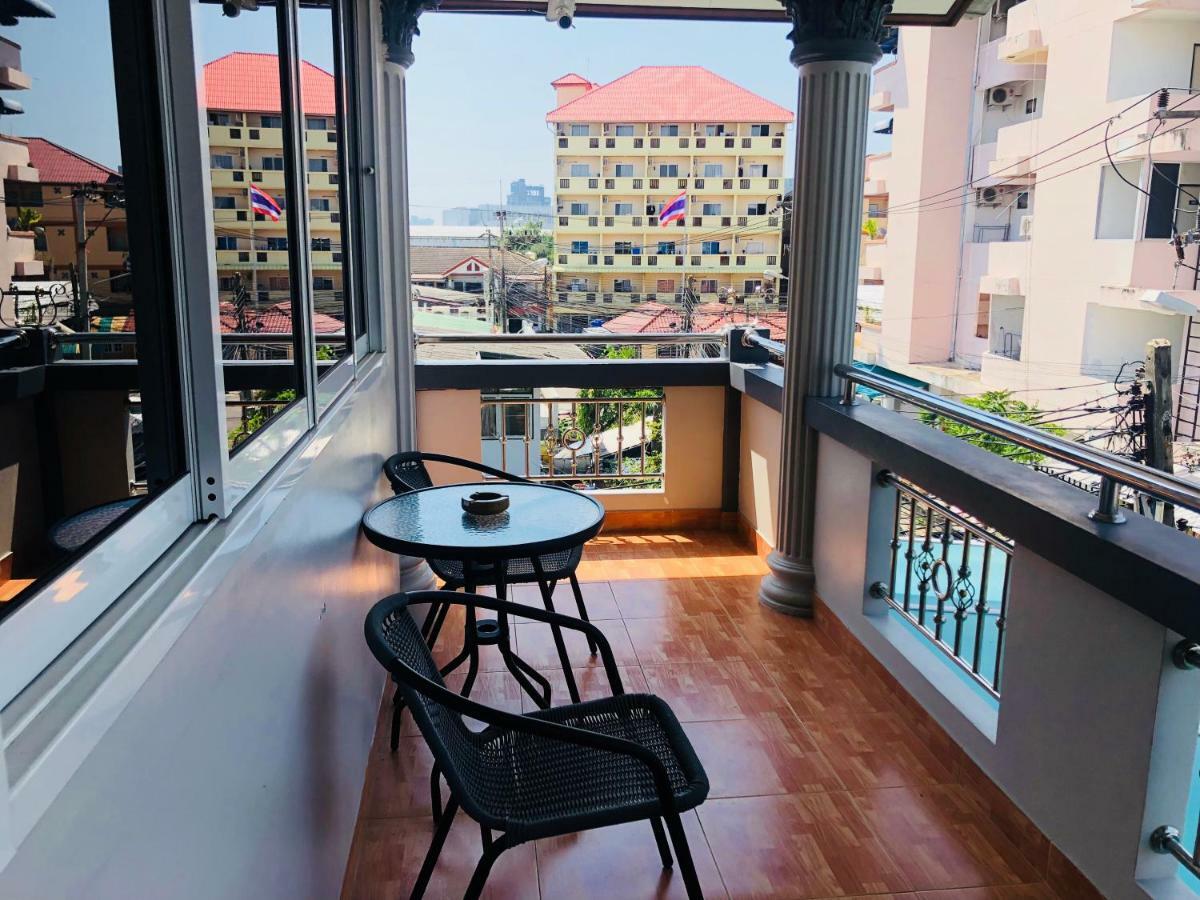 Marin House Pattaya Apartment Bagian luar foto