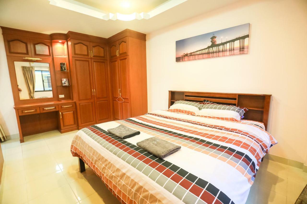 Marin House Pattaya Apartment Bagian luar foto